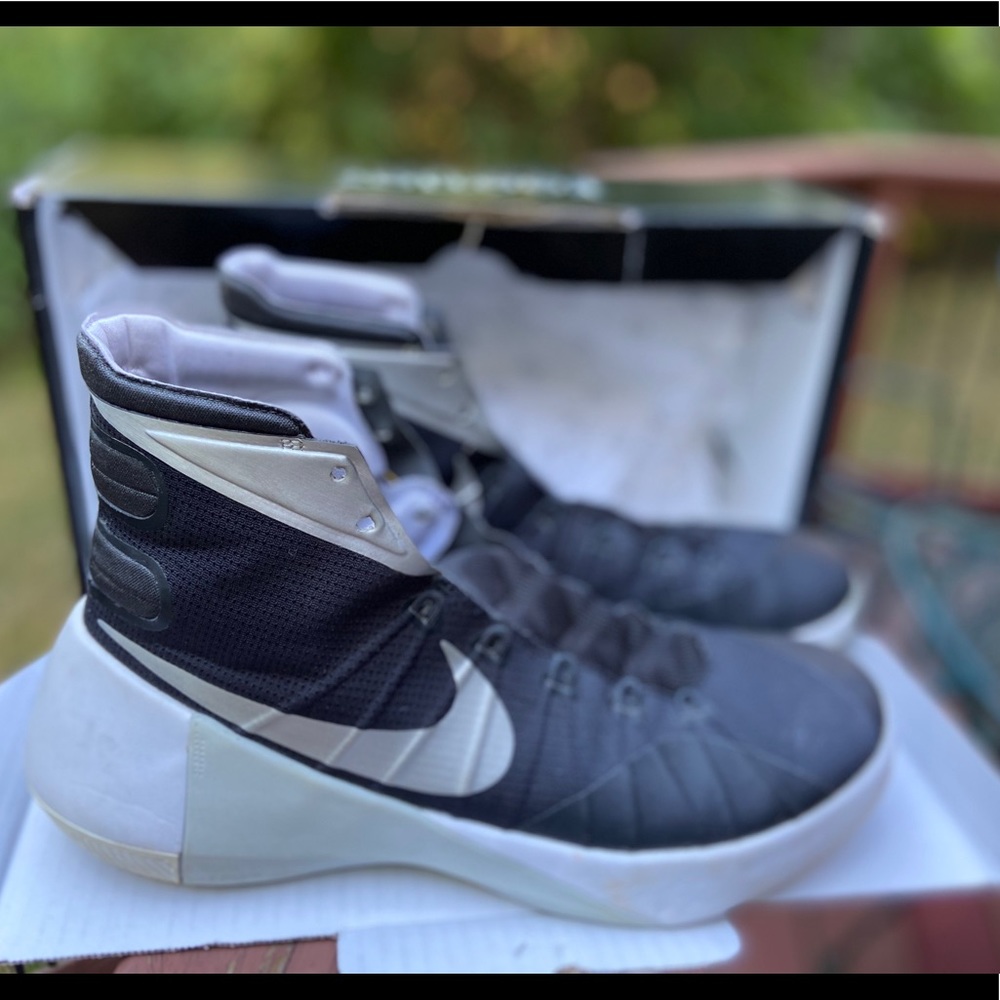 Nike ZOOM basketball shoes